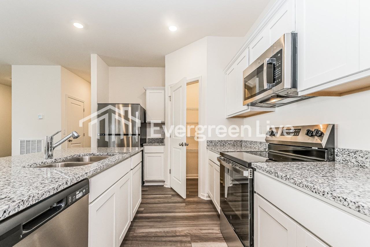 725 Shepards Rock Dr - Photo 4 of 15