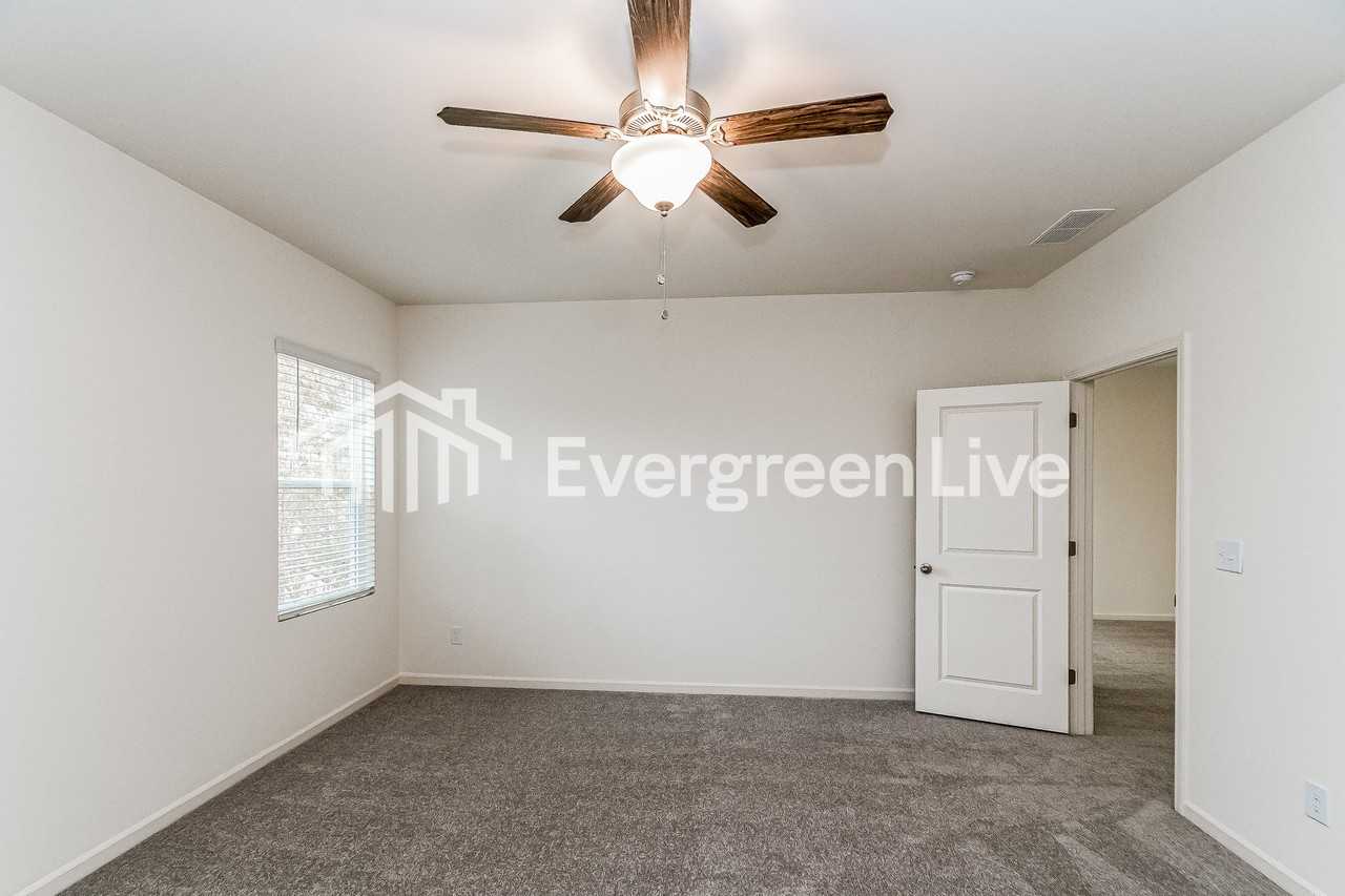 725 Shepards Rock Dr - Photo 6 of 15