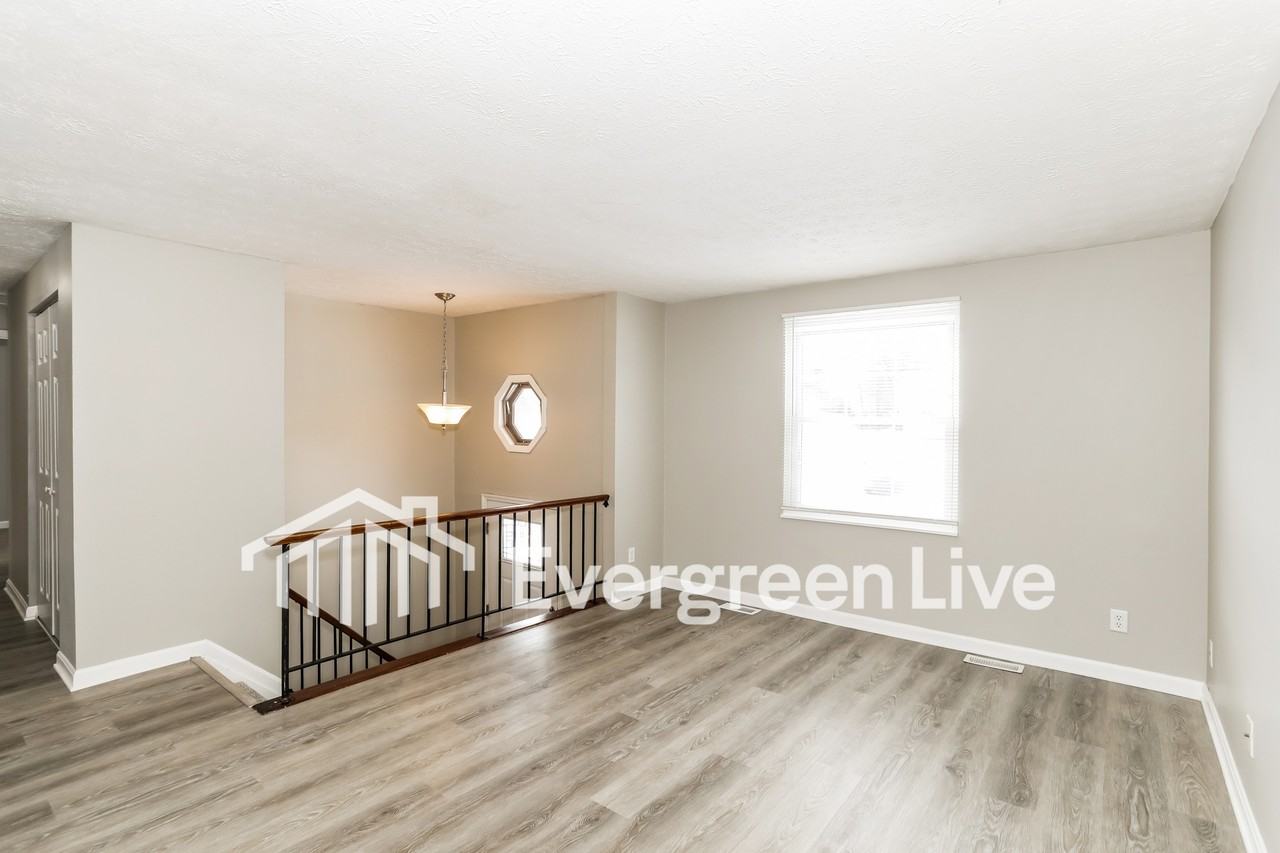 10268 Hawkhurst Dr - Photo 3 of 15