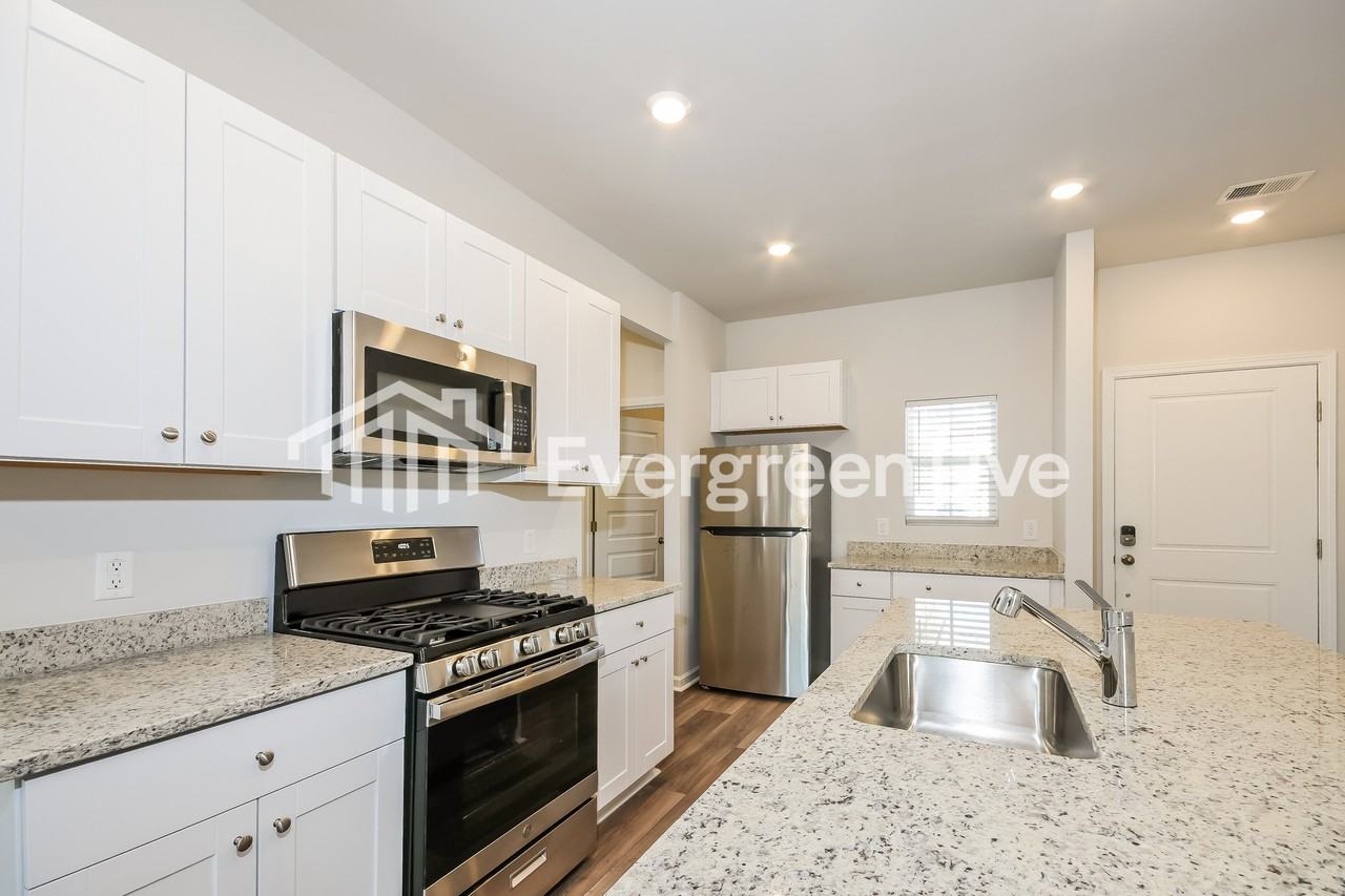 380 Pine Crest View Dr - Photo 5 of 14