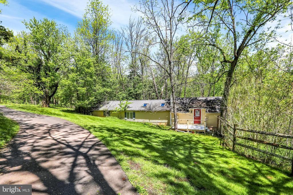 5496 York Rd - Photo 6 of 34