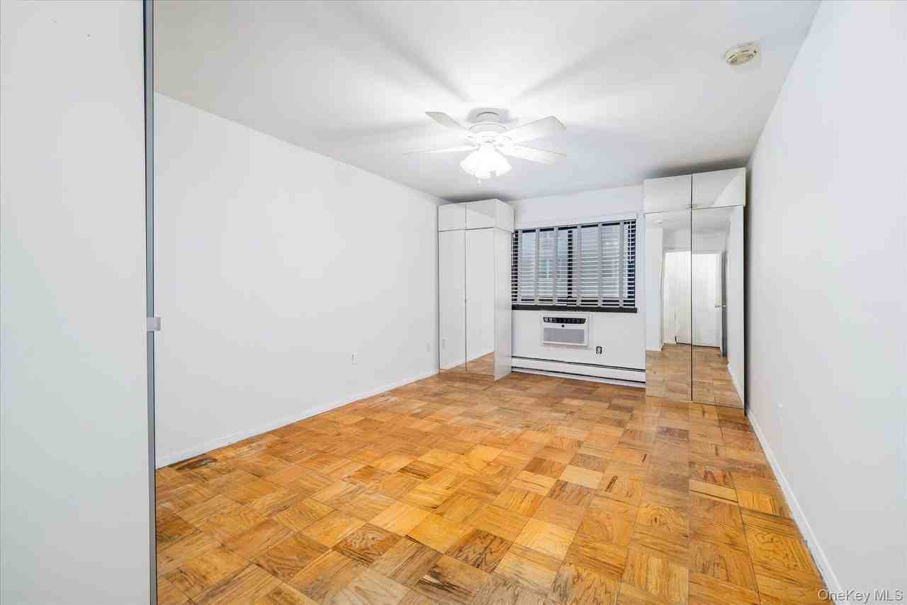 420 Shore Rd ##1f - Photo 7 of 21