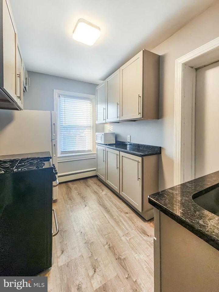 226 Morgan St - Photo 7 of 14