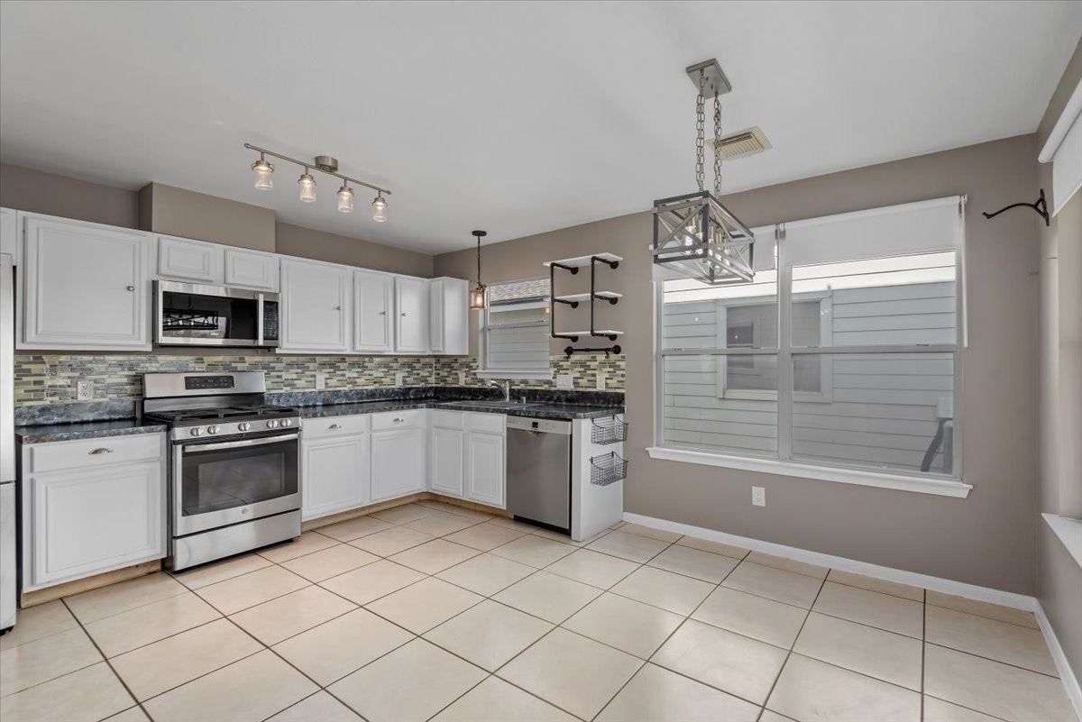 1518 Weiland Manor Ln - Photo 5 of 37