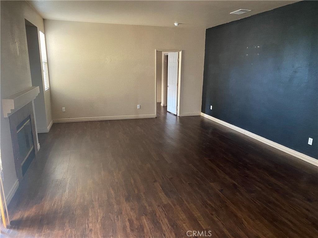 16557 Denham Ln - Photo 4 of 12