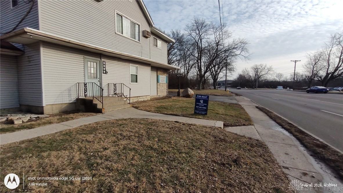 3290 Wilmington Pike - Photo 2 of 9