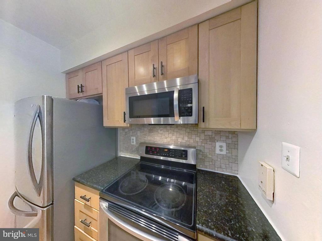 5917 Barbados Pl ##27 - Photo 7 of 31