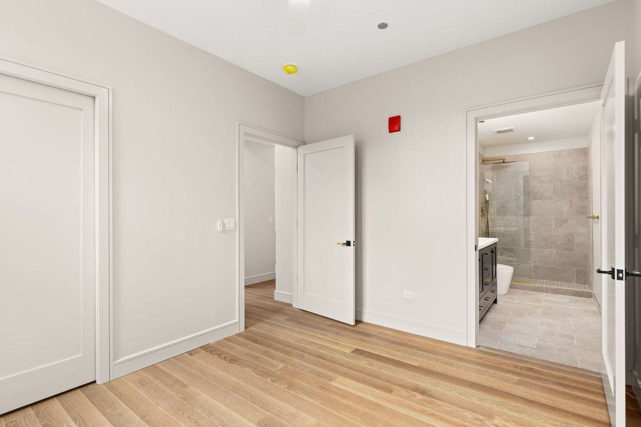 1810 N Wells St #402 - Photo 5 of 13