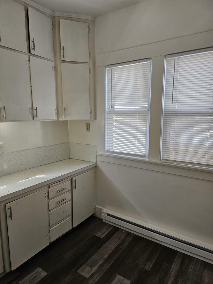 310 6th St #1 - Photo 3 of 22