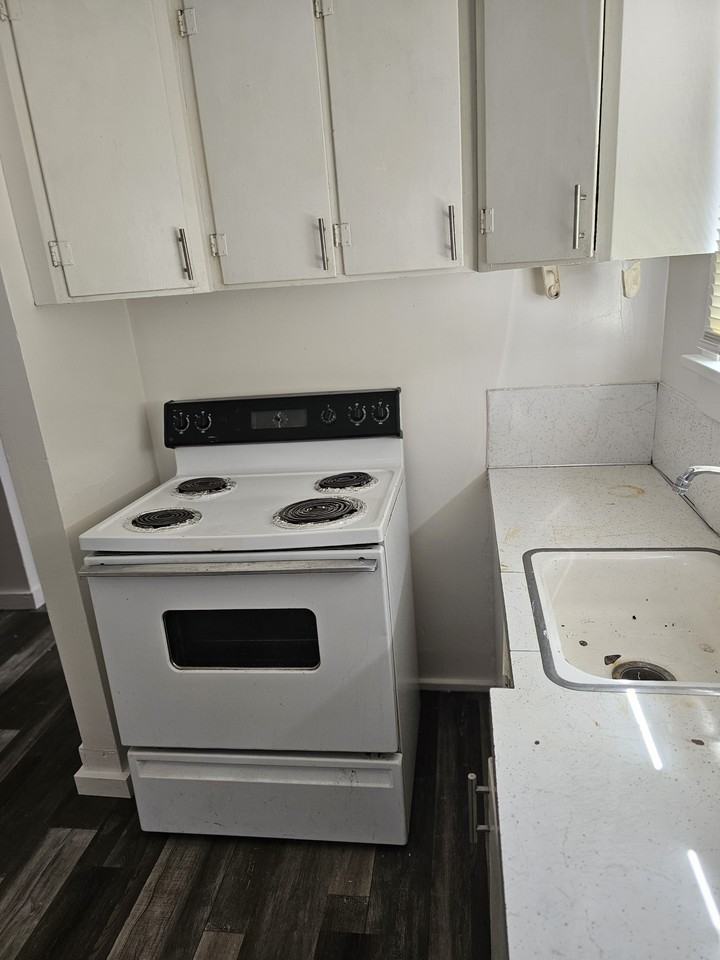 310 6th St #1 - Photo 4 of 22