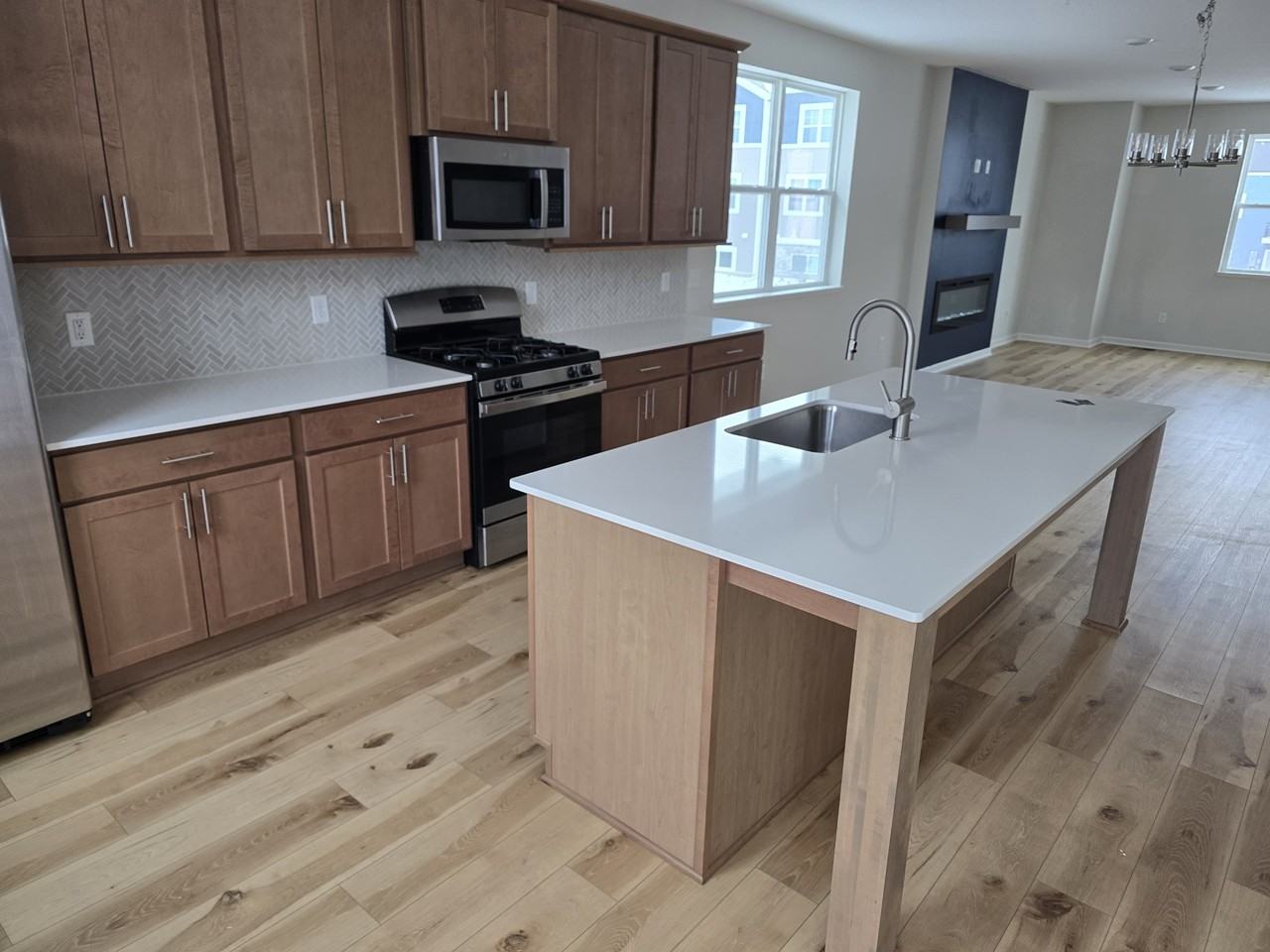 8652 Kenyon Ct Ne #F - Photo 7 of 17