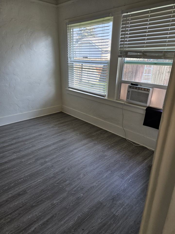 606 F St #NA - Photo 4 of 12