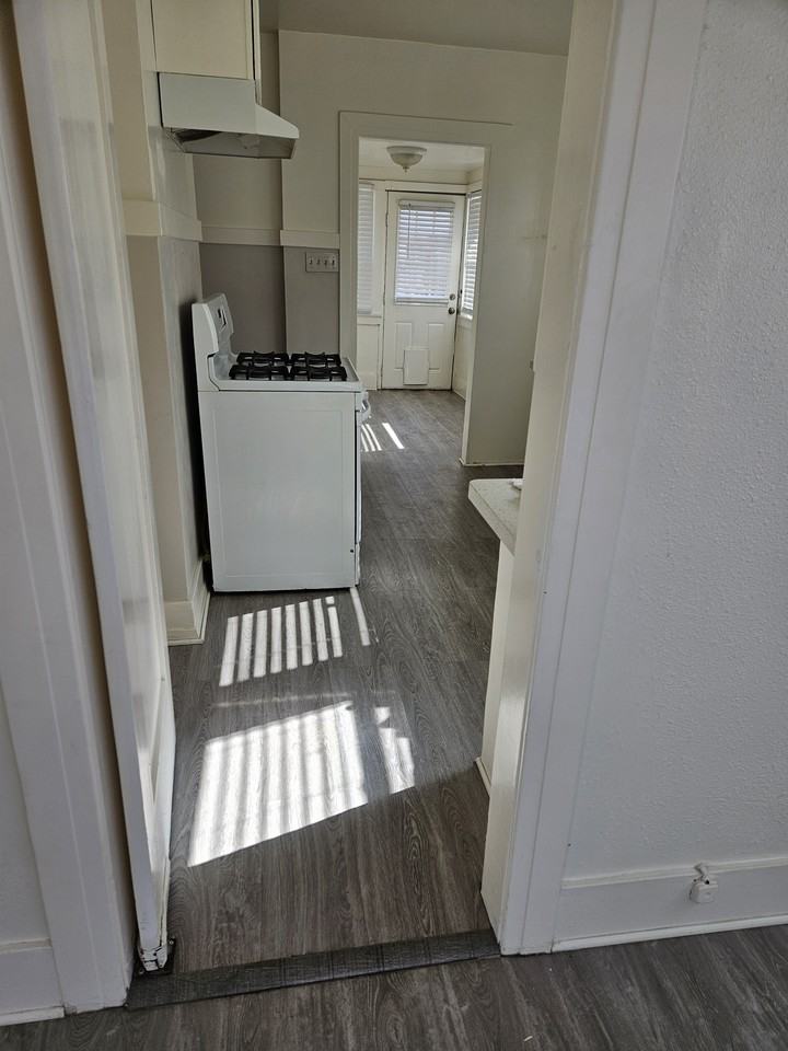 606 F St #NA - Photo 5 of 12