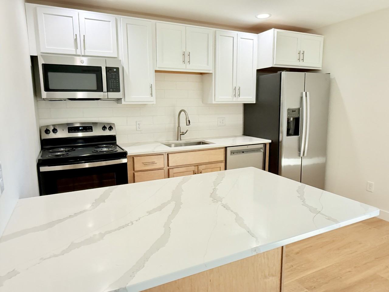 420 Minneopa Ave #201 - Photo 3 of 12