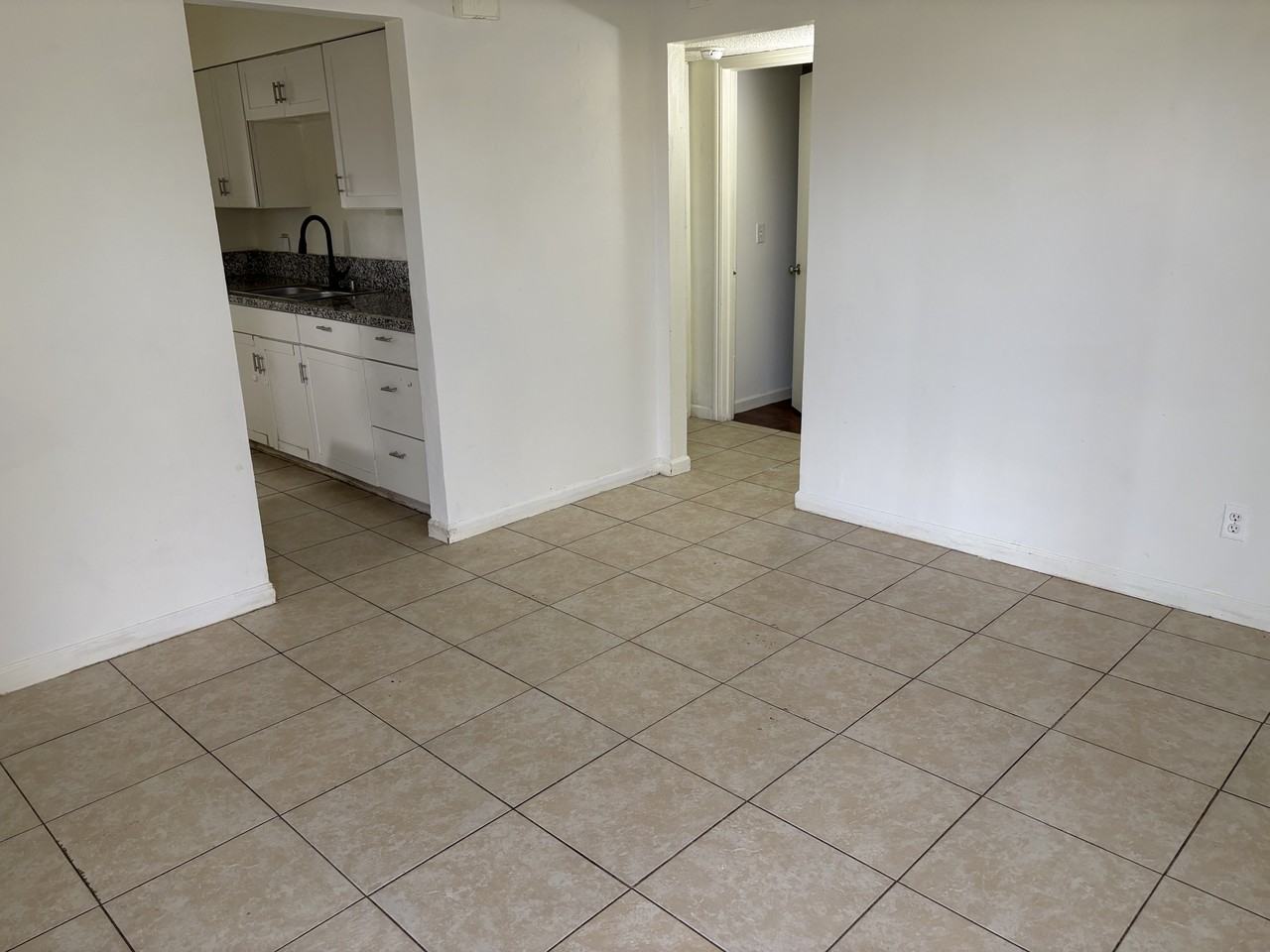 2614 S Linwood St #3 - Photo 4 of 7