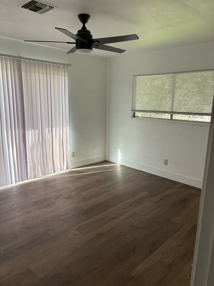 801 N Akers St #NA - Photo 4 of 10