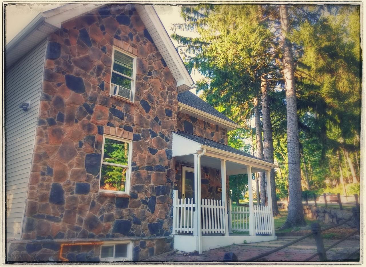 176 Thompson Ave #NA - Photo 2 of 8