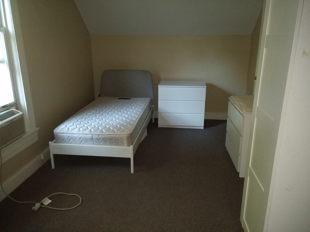 176 Thompson Ave #NA - Photo 4 of 8