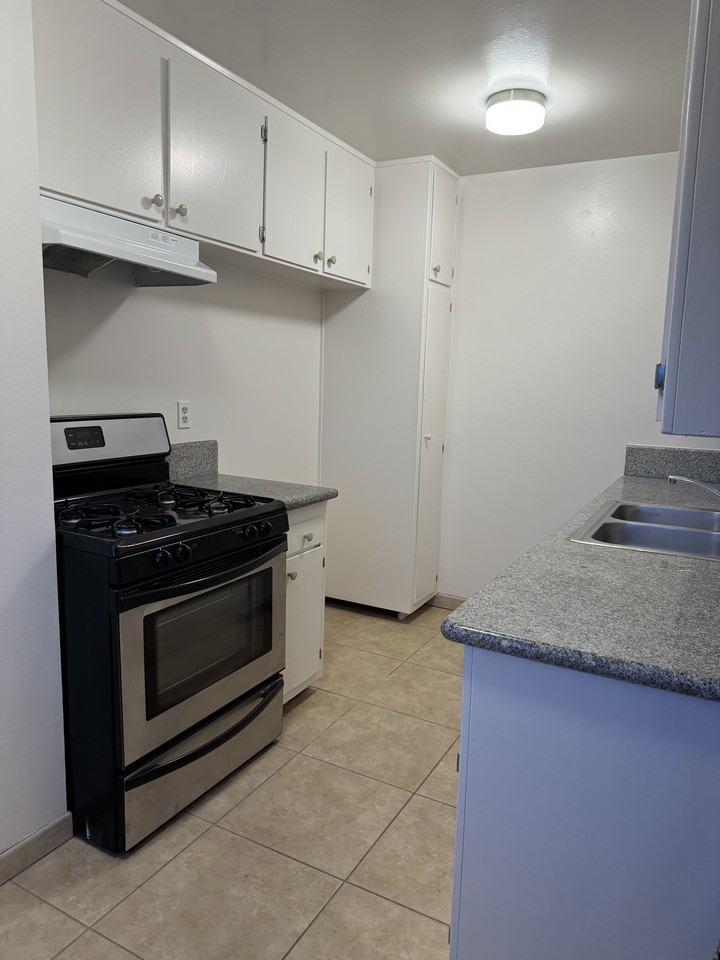 226 N Western Ave #3 - Photo 2 of 8