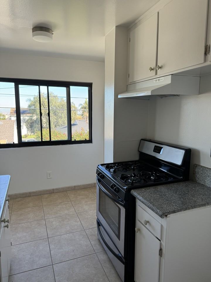 226 N Western Ave #3 - Photo 3 of 8