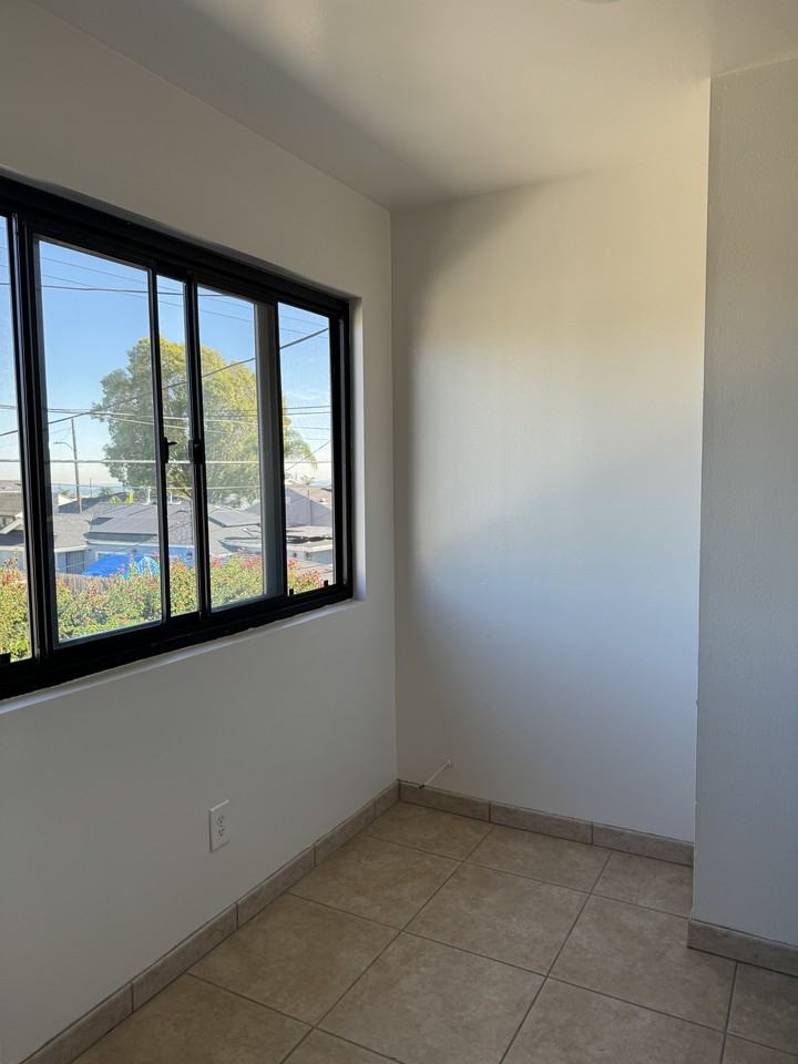 226 N Western Ave #3 - Photo 5 of 8