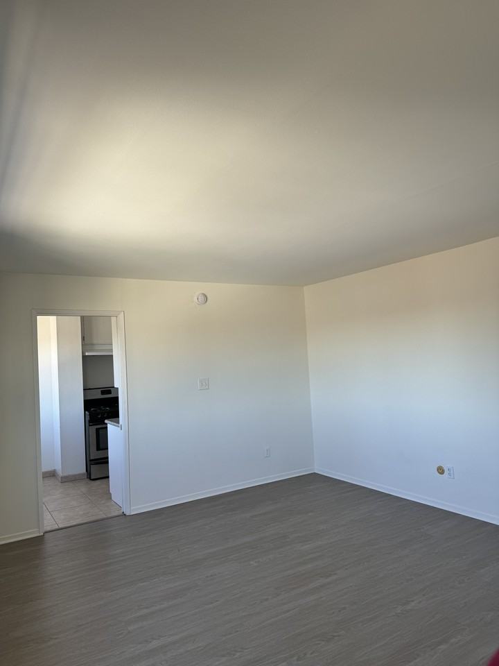 226 N Western Ave #3 - Photo 6 of 8