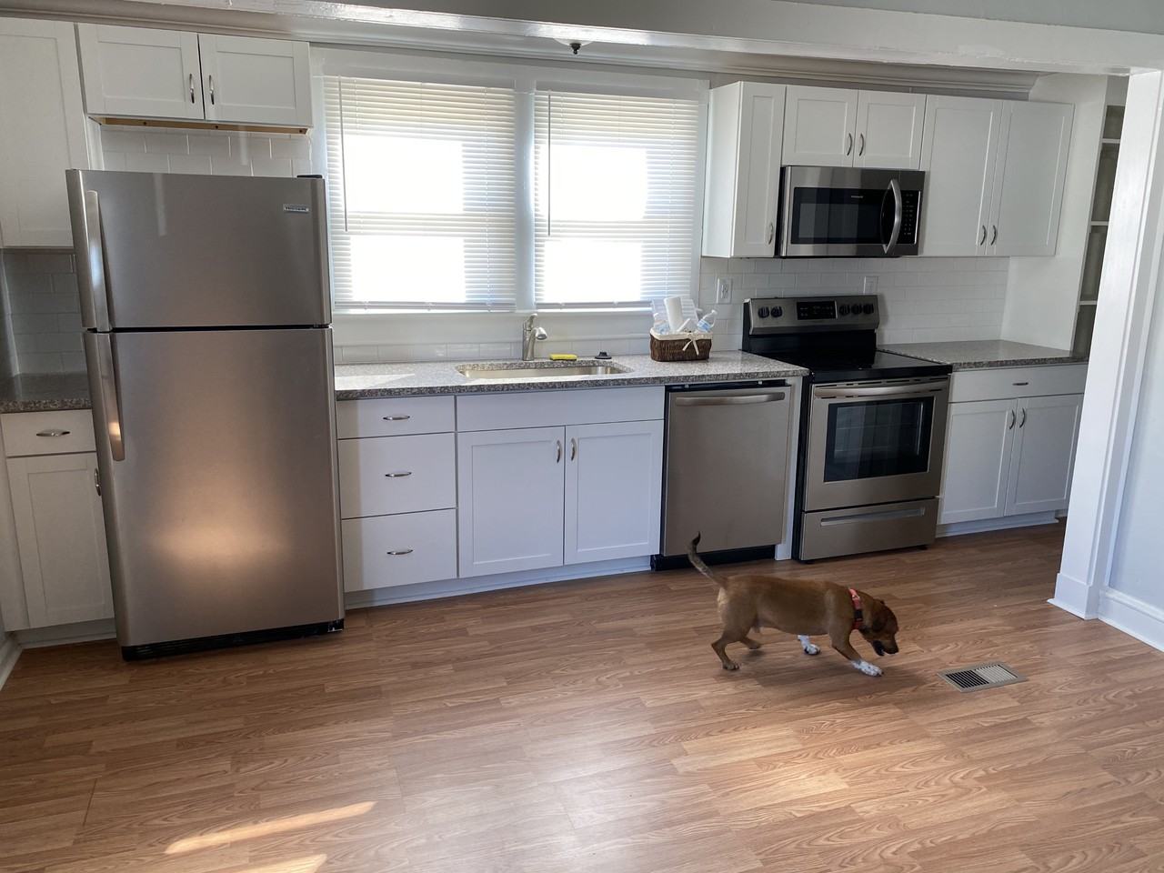 421 Woodlawn Ave #NA - Photo 2 of 13