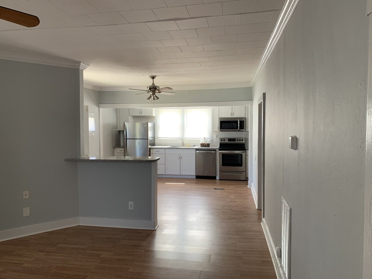 421 Woodlawn Ave #NA - Photo 4 of 13