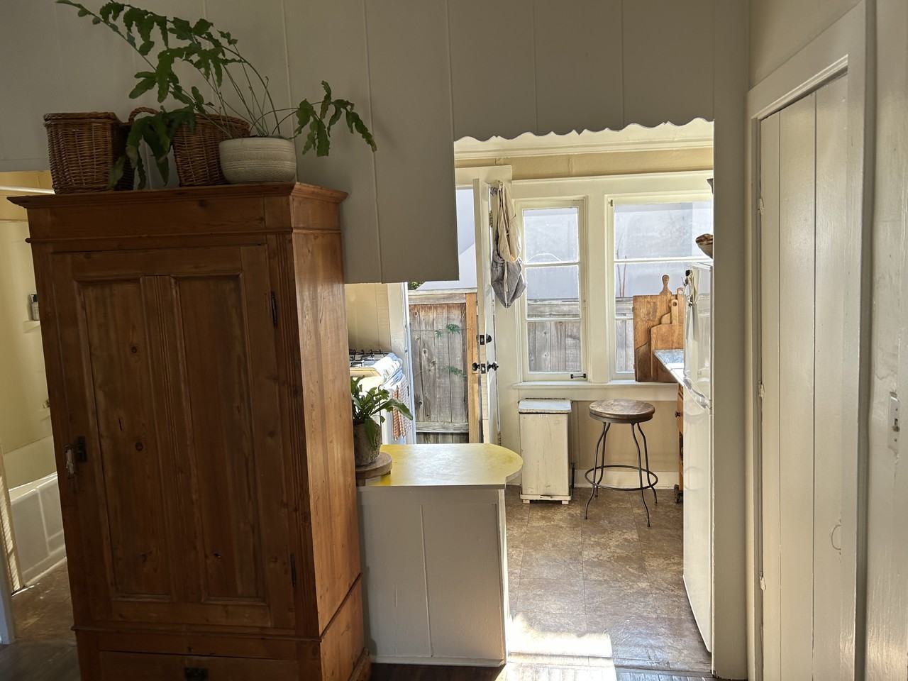 2612 Victoria Dr #NA - Photo 2 of 14