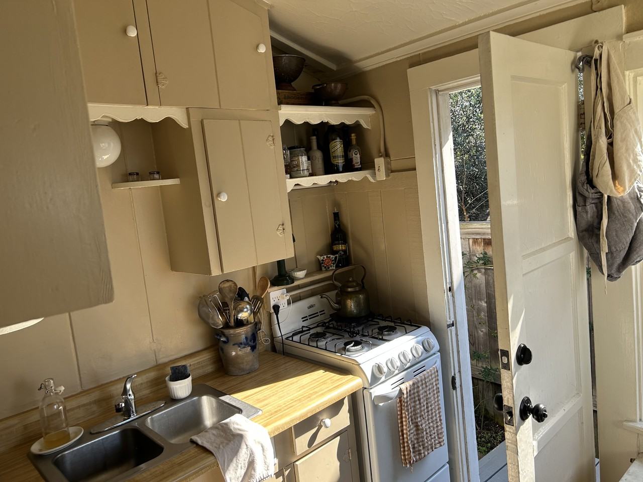 2612 Victoria Dr #NA - Photo 3 of 14