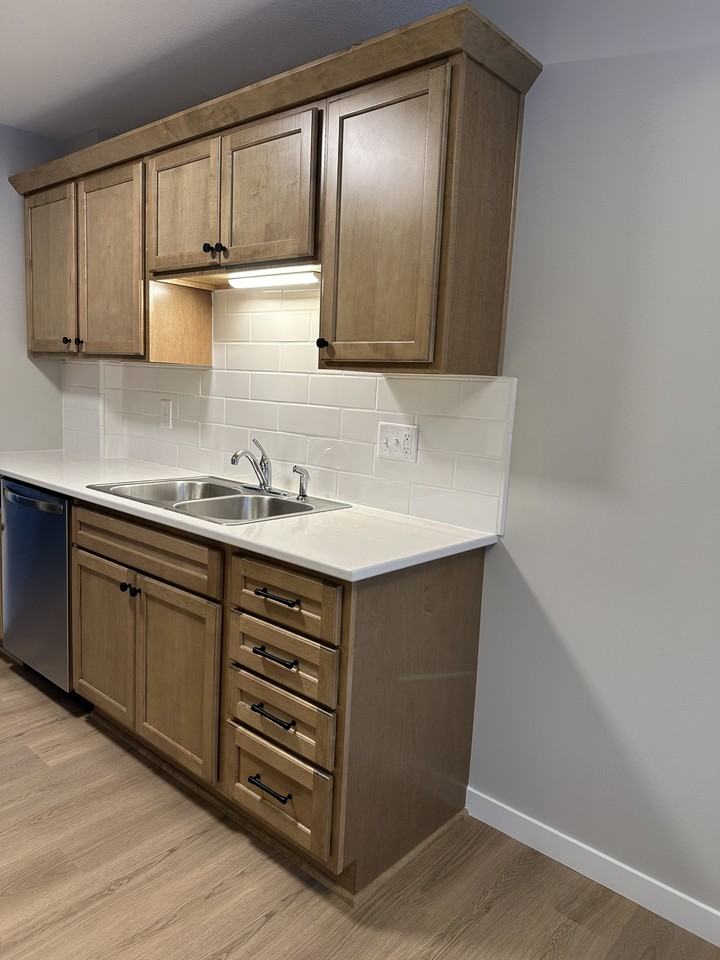 605 N Grove St #605 - Photo 4 of 15