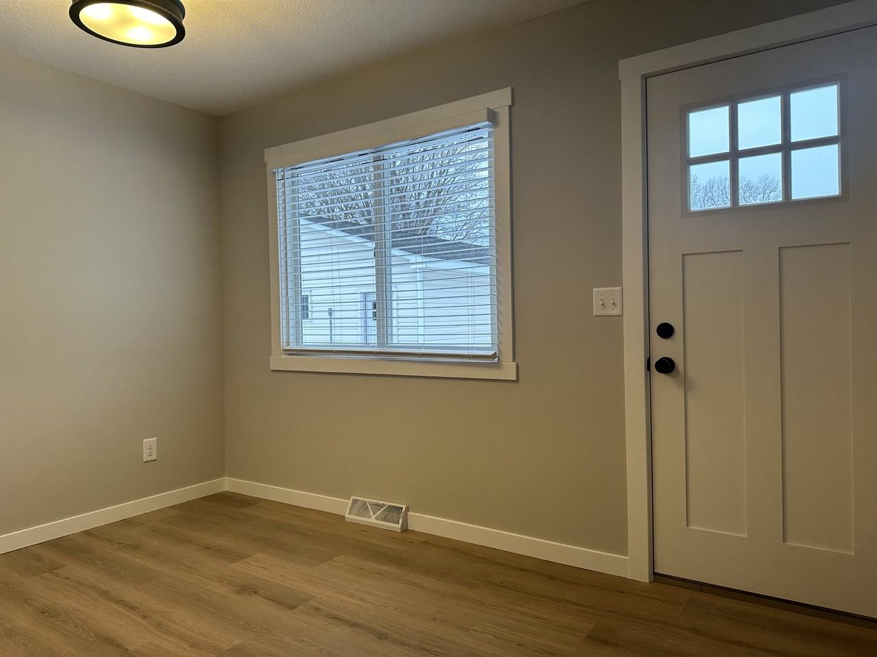 605 N Grove St #605 - Photo 6 of 15