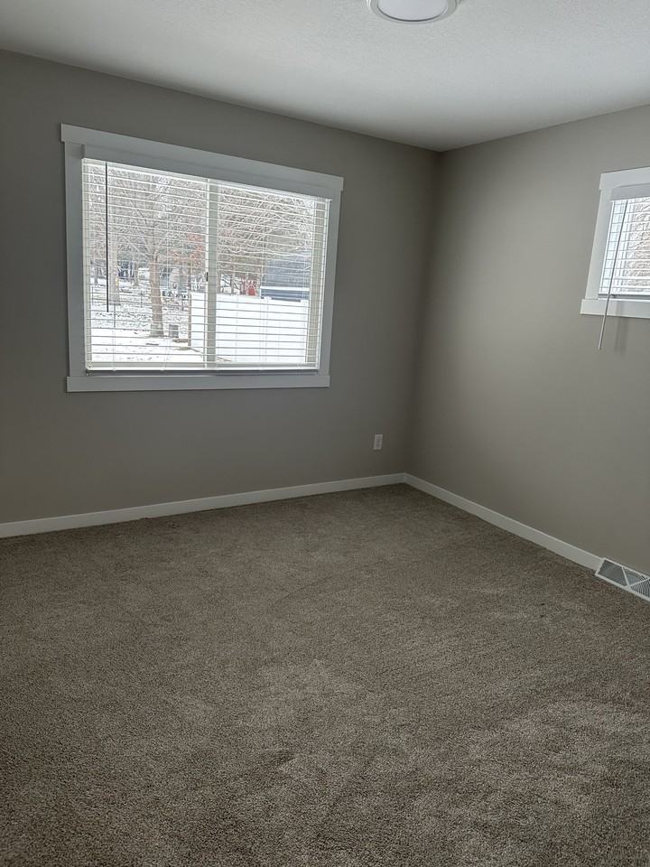605 N Grove St #605 - Photo 7 of 15