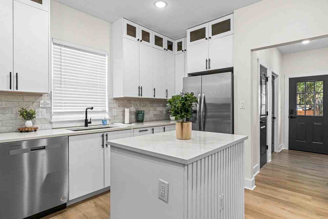 Montana St - Photo 3 of 10