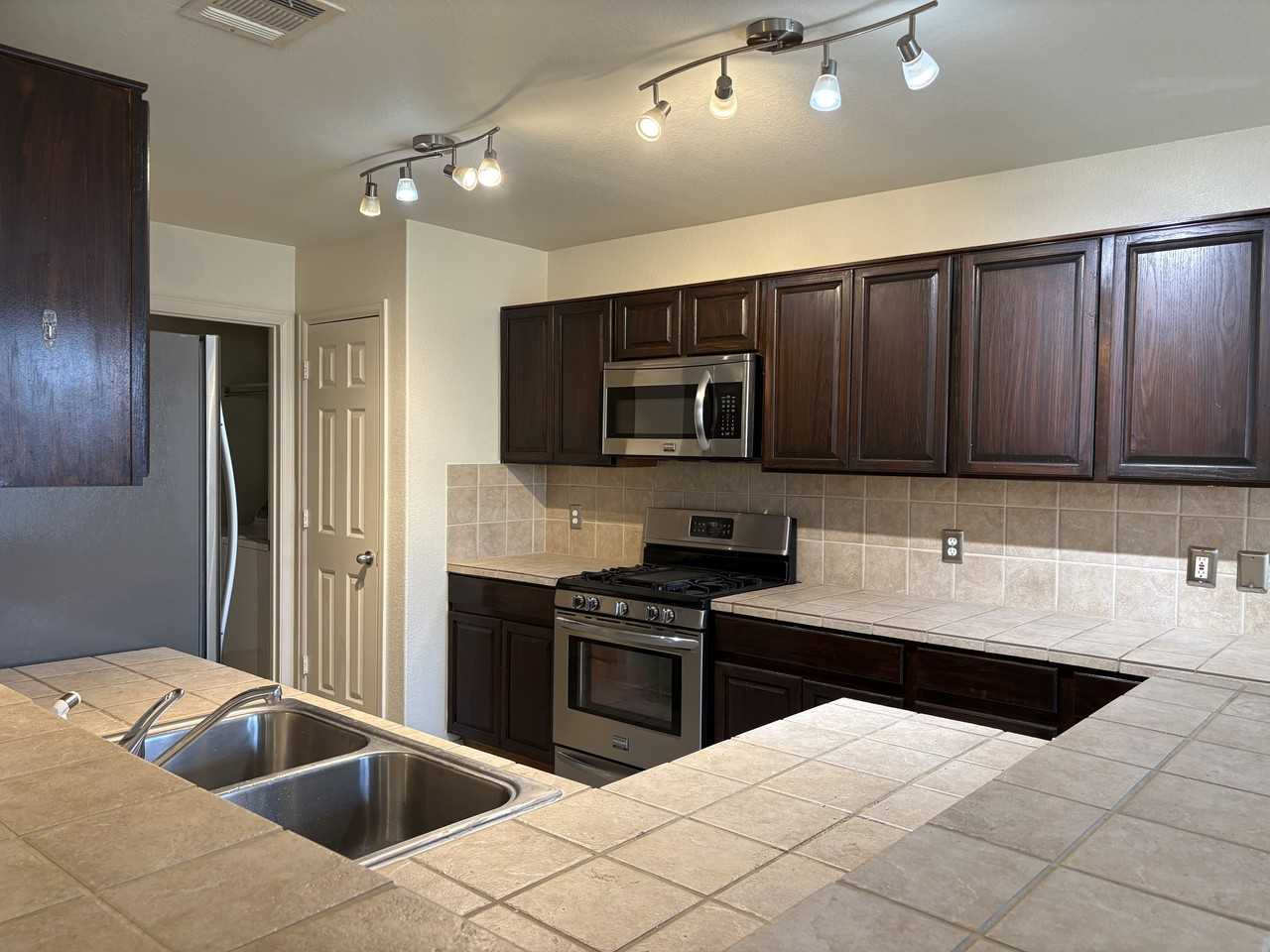 125 Camelia Pkwy #1 - Photo 5 of 17