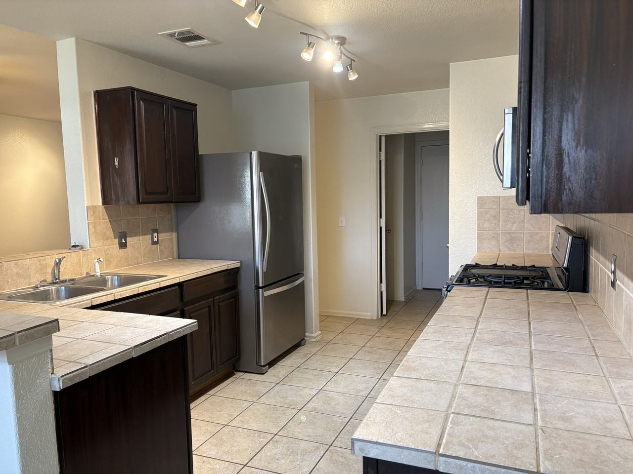 125 Camelia Pkwy #1 - Photo 6 of 17