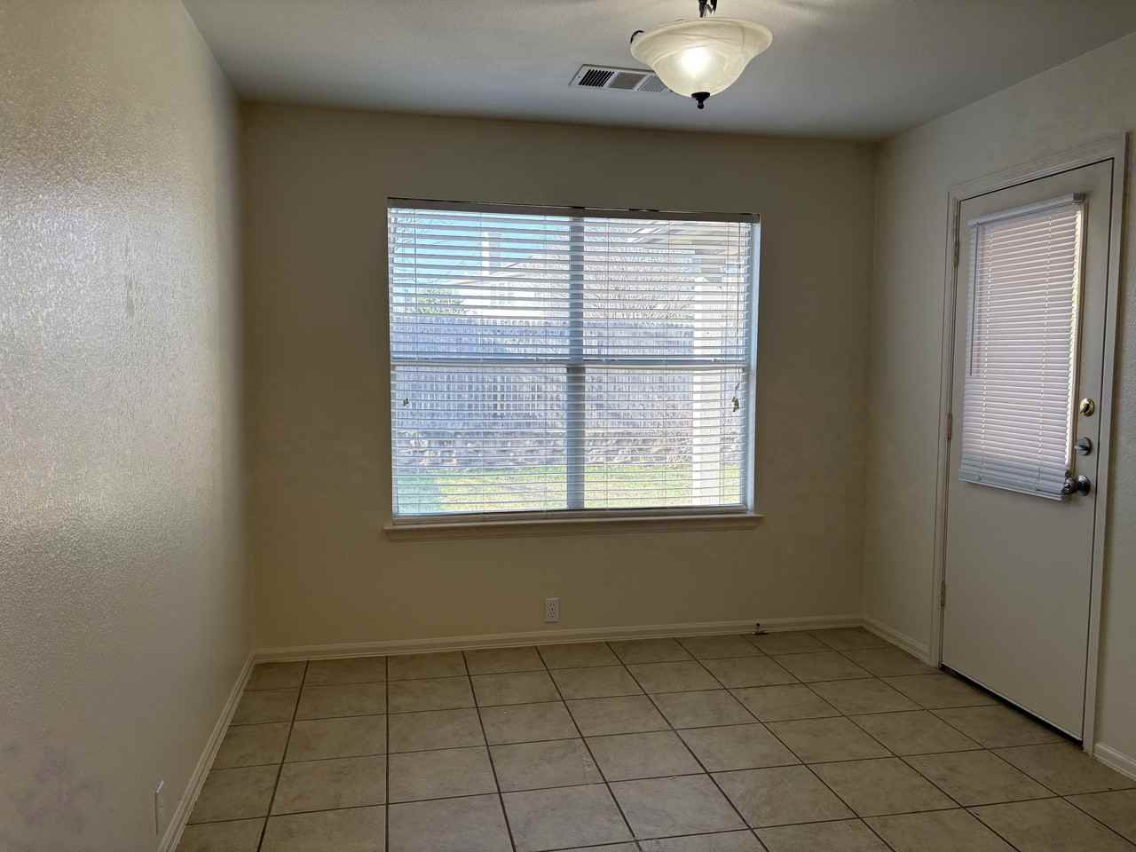 125 Camelia Pkwy #1 - Photo 7 of 17