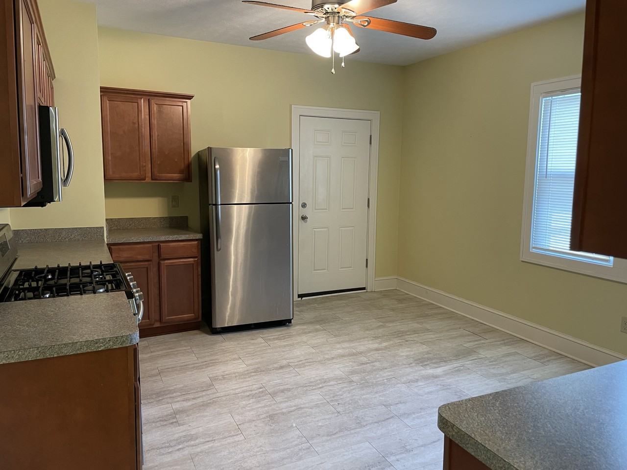 1382 Hall Ave #1382 - Photo 5 of 14