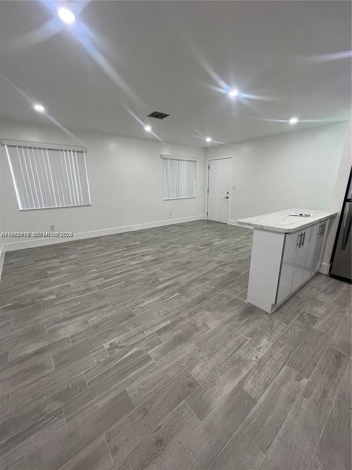 Sw 5th St - Photo 2 of 8