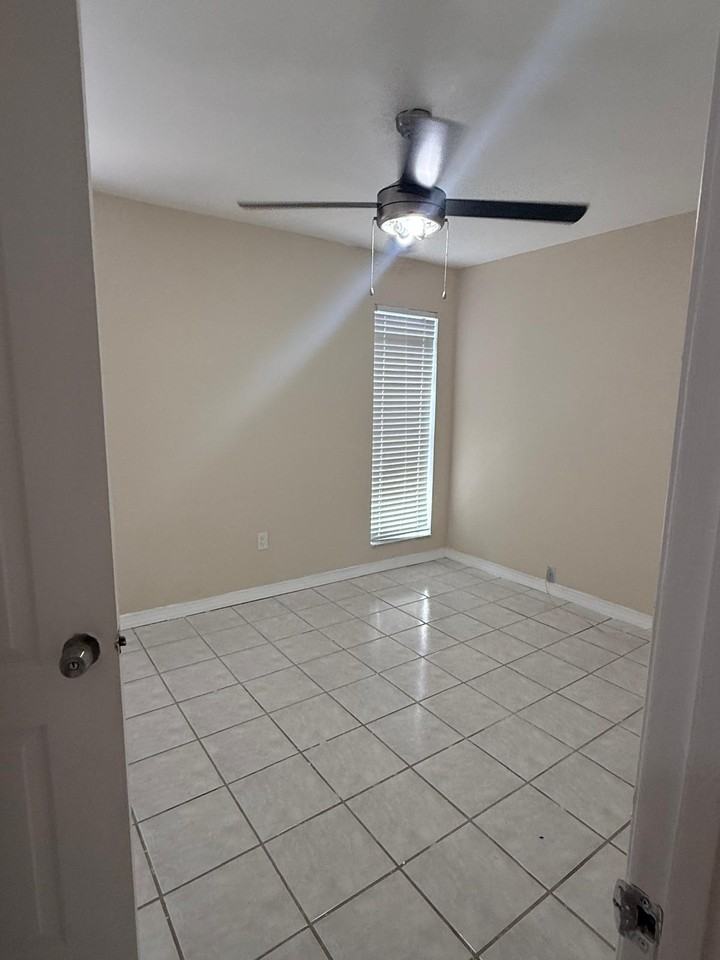 Sw 133rd Pl - Photo 7 of 8