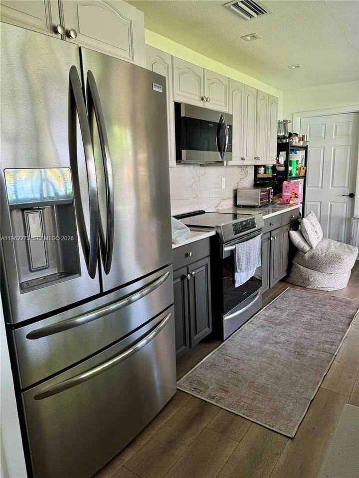 Sw 46th St - Photo 7 of 8