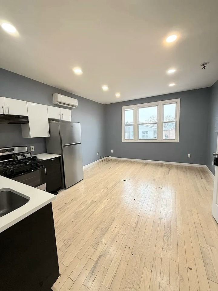 123 S 11th St #3 - Photo 2 of 7