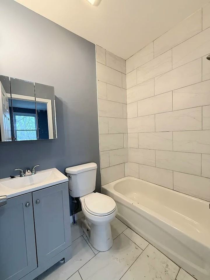 123 S 11th St #3 - Photo 5 of 7