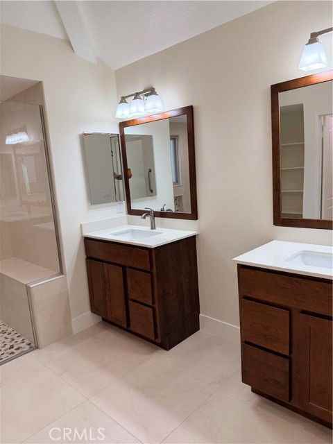 705 Bay Hill Dr - Photo 2 of 8