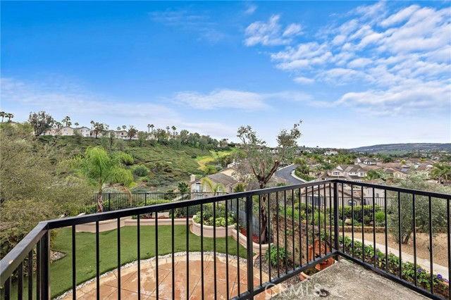 25052 Pathway Dr - Photo 2 of 8