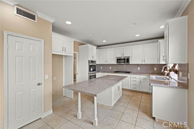 25052 Pathway Dr - Photo 7 of 8