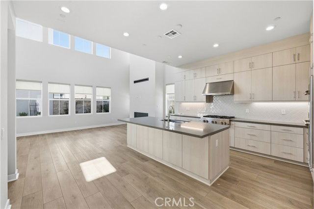 141 Holliston - Photo 4 of 8