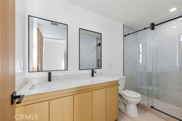 13600 Burbank Blvd - Photo 2 of 8