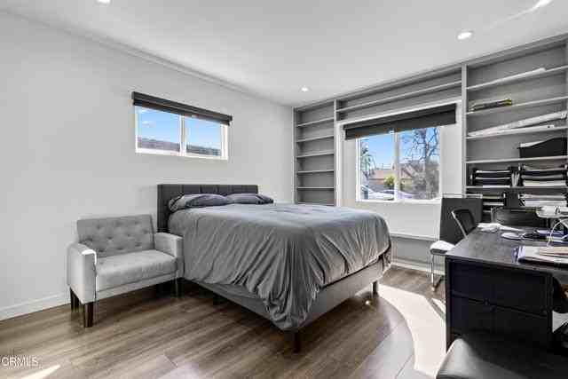 12827 Sylvan St - Photo 4 of 8