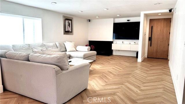 7414 Delco Ave - Photo 3 of 8